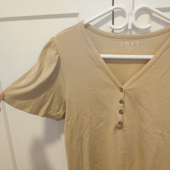 *LIKE NEW* LOFT Ribbed Cotton Flutter Sleeve V-Neck Henley Size Large - Picture 2 of 5